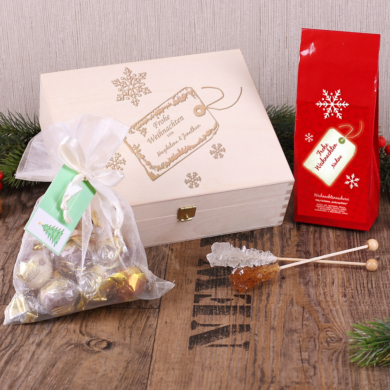 Tee Geschenke Weihnachten
 Geschenkbox zu Weihnachten mit Tee und Pralinen
