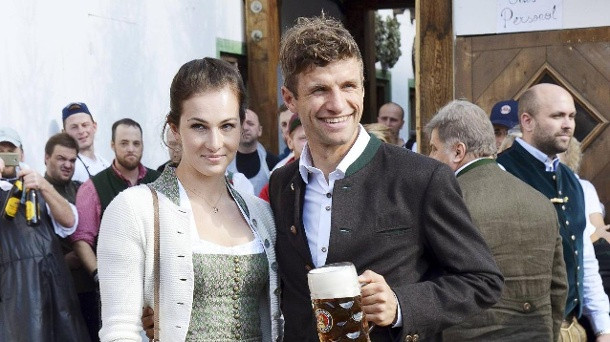 Thomas Müller Hochzeit
 Thomas Müller bleibt im Urlaub am liebsten daheim