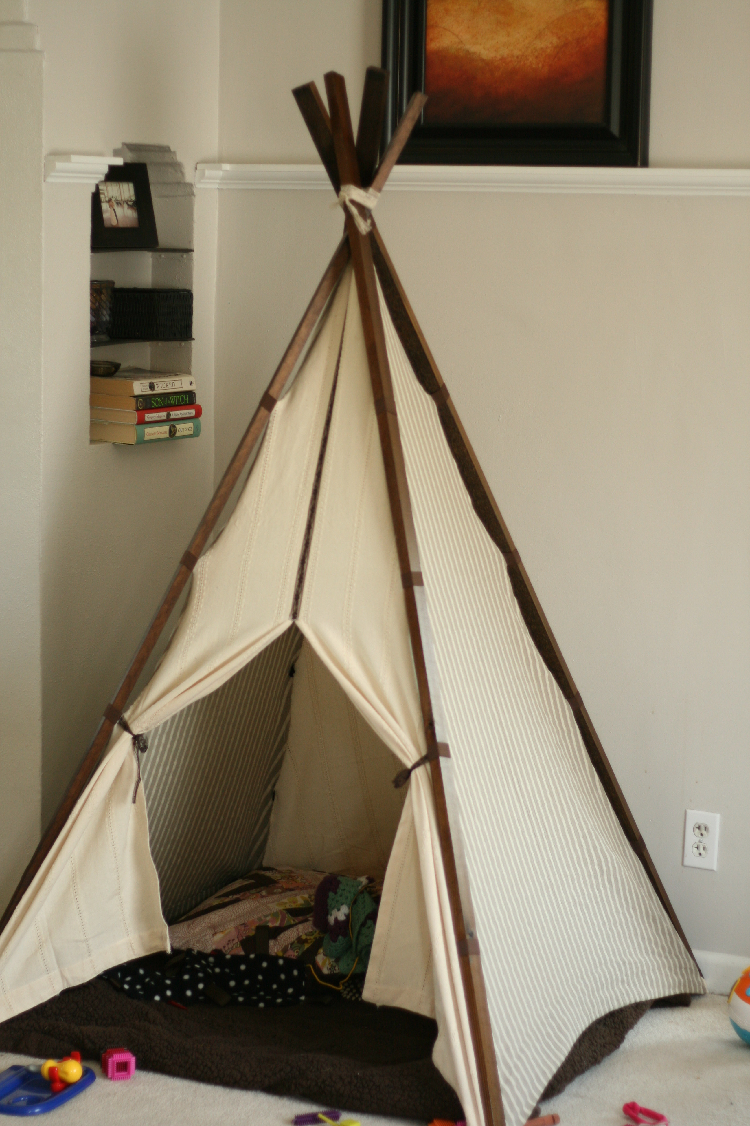 Tipi Diy
 DIY Child’s Teepee AKA beautifying the mess in the living