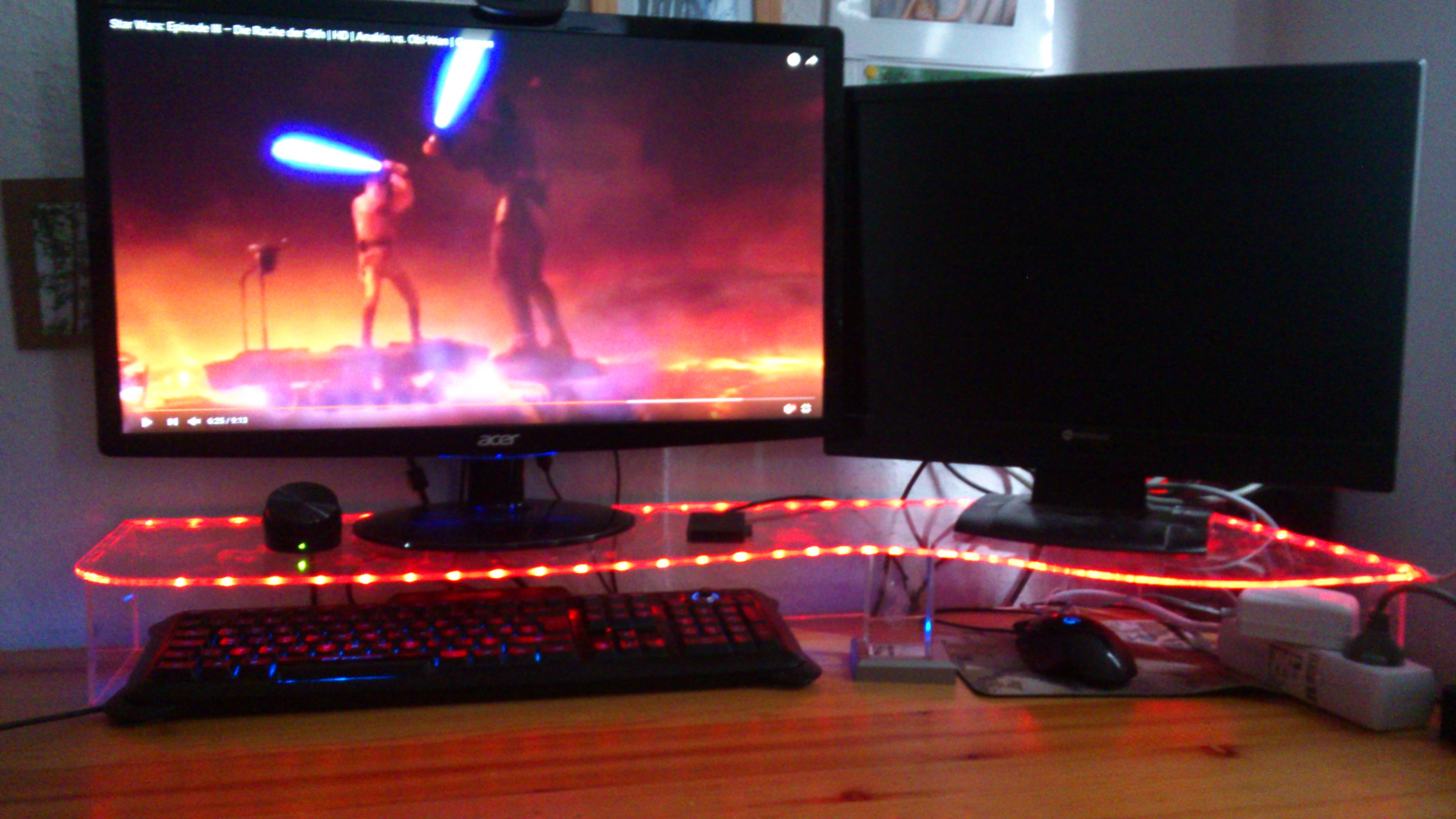 Tisch Mit Led Beleuchtung
 Monitor Tisch mit LED Beleuchtung und Ambient Light