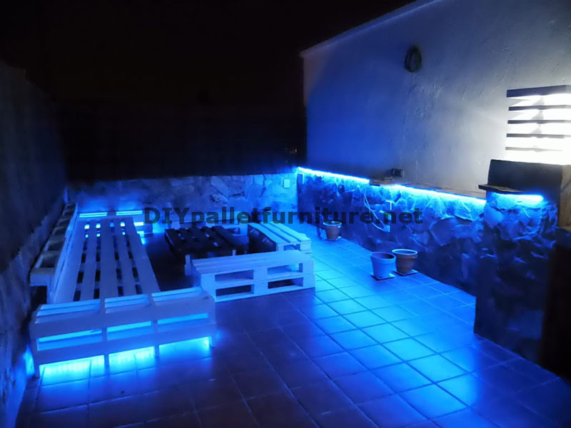 Tisch Mit Led Beleuchtung
 Chillout Terrasse Sofas und Tisch mit LED Beleuchtung mit