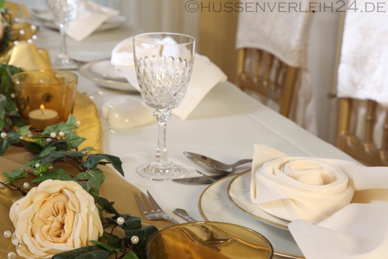 Tischdecken Hochzeit
 Tischdekoration Tischdecken Servietten Deko gold Rosen