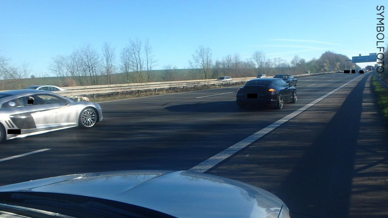 Türkische Hochzeit Autobahn
 Köln Türkische Hochzeit blockiert Autobahn 57 Köln