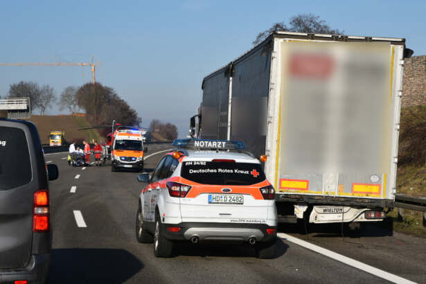 Türkische Hochzeit Autobahn
 Autobahn gesperrt ein Schwerverletzter Transporter