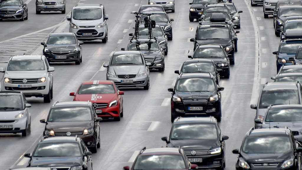 Türkische Hochzeit Autobahn
 Köln Unfassbar gefährlich Gruppe feiert Hochzeit mitten