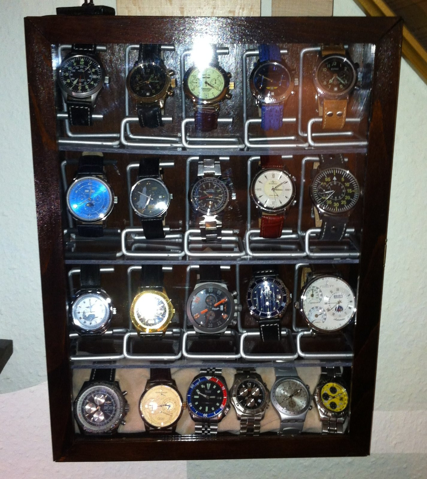 Uhrenhalter Diy
 DIY einfacher Uhrenständer für eine Uhrenvitrine UhrForum