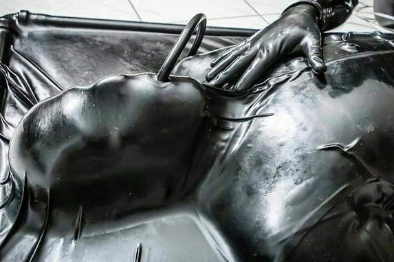 Vakuum Bett
 Would you place your love in it