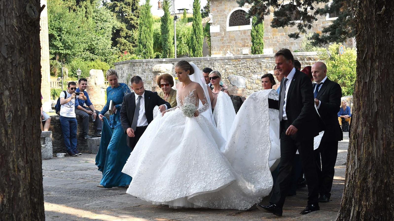 Victoria Swarovski Hochzeitskleid
 Victoria Swarovski Shitstorm für 800 000 Euro teures