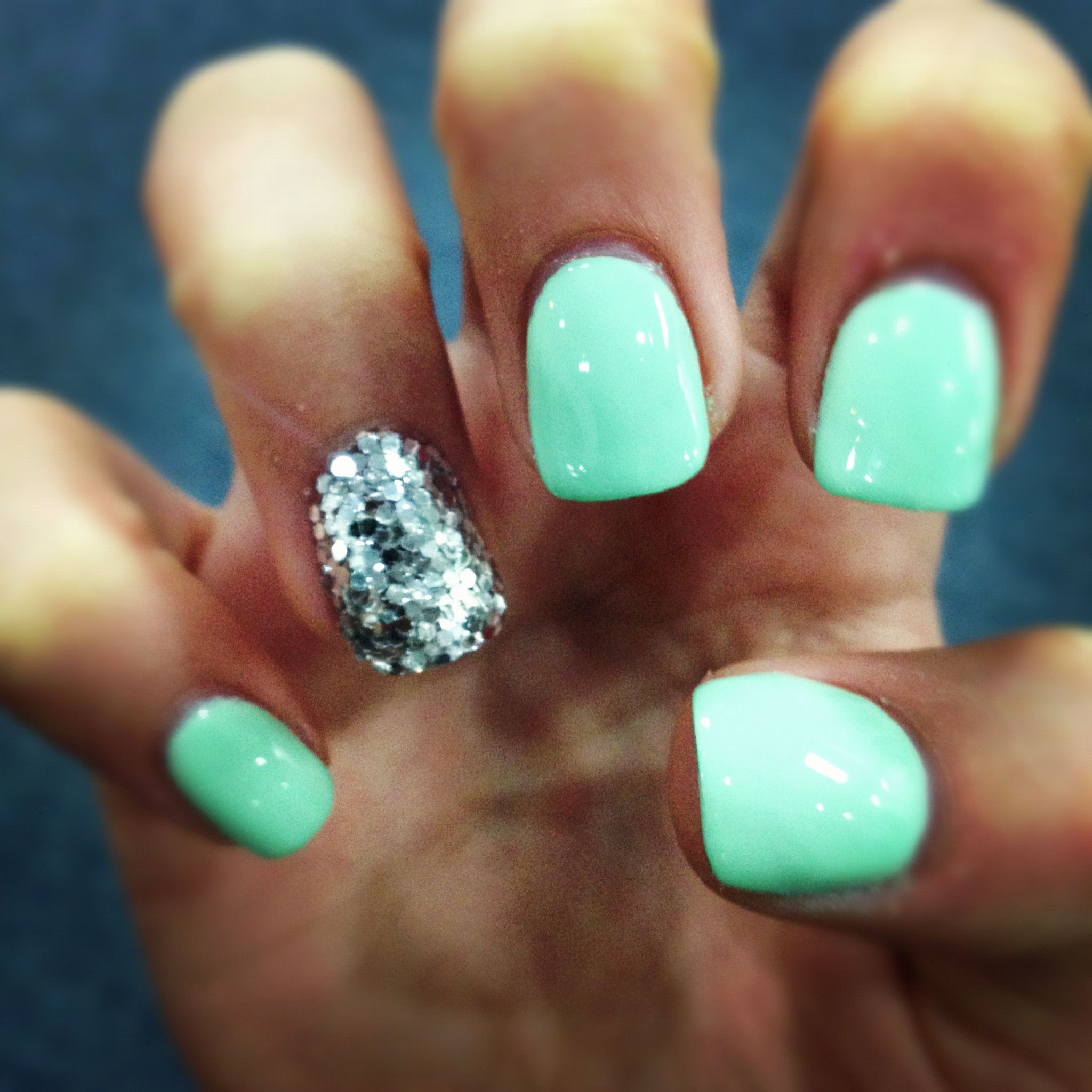 Was Ist Maniküre
 Stilvolle Maniküre mit Glitzer wie zu tun Schritt für