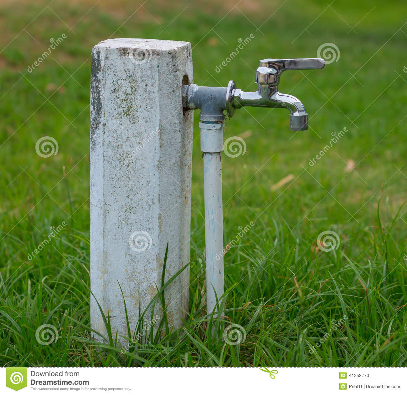 Wasserhahn Garten
 Wasserhahn Im Garten Stockfoto Bild