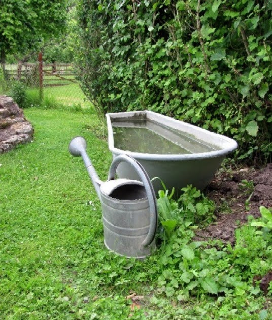 Wasserstelle Im Garten
 Garten anders Dekoration mit Funktion Zinkbadewanne