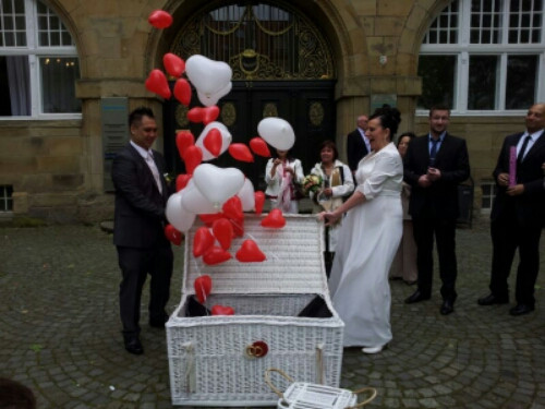 Weiße Tauben Zur Hochzeit
 Weisse Tauben und Ballons zur Hochzeit in Bochum