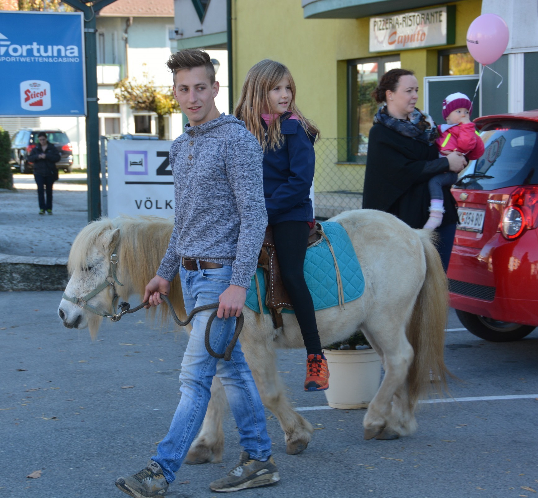 Weltspartag 2016 Sparkasse Geschenke
 Weltspartag 2016 in der Kärntner Sparkasse Völkermarkt