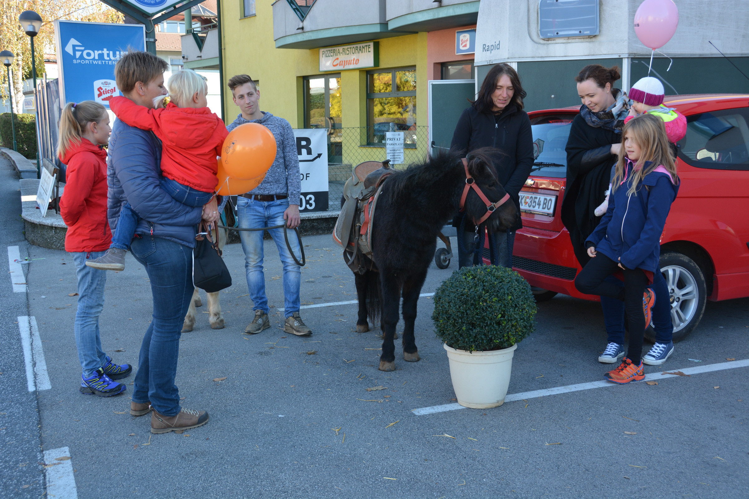 Weltspartag 2016 Sparkasse Geschenke
 Weltspartag 2016 in der Kärntner Sparkasse Völkermarkt