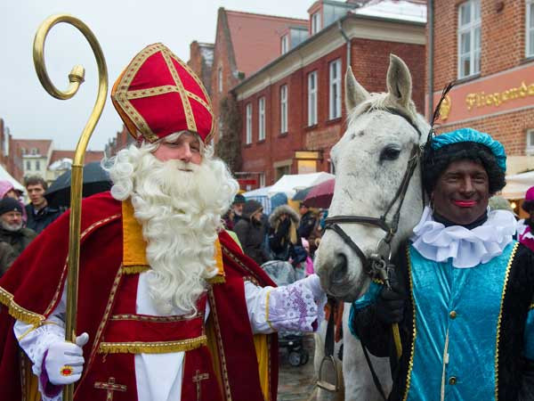 Wer Bringt Die Geschenke In Spanien?
 Sinterklaas beim Weihnachtsmarkt in Potsdam