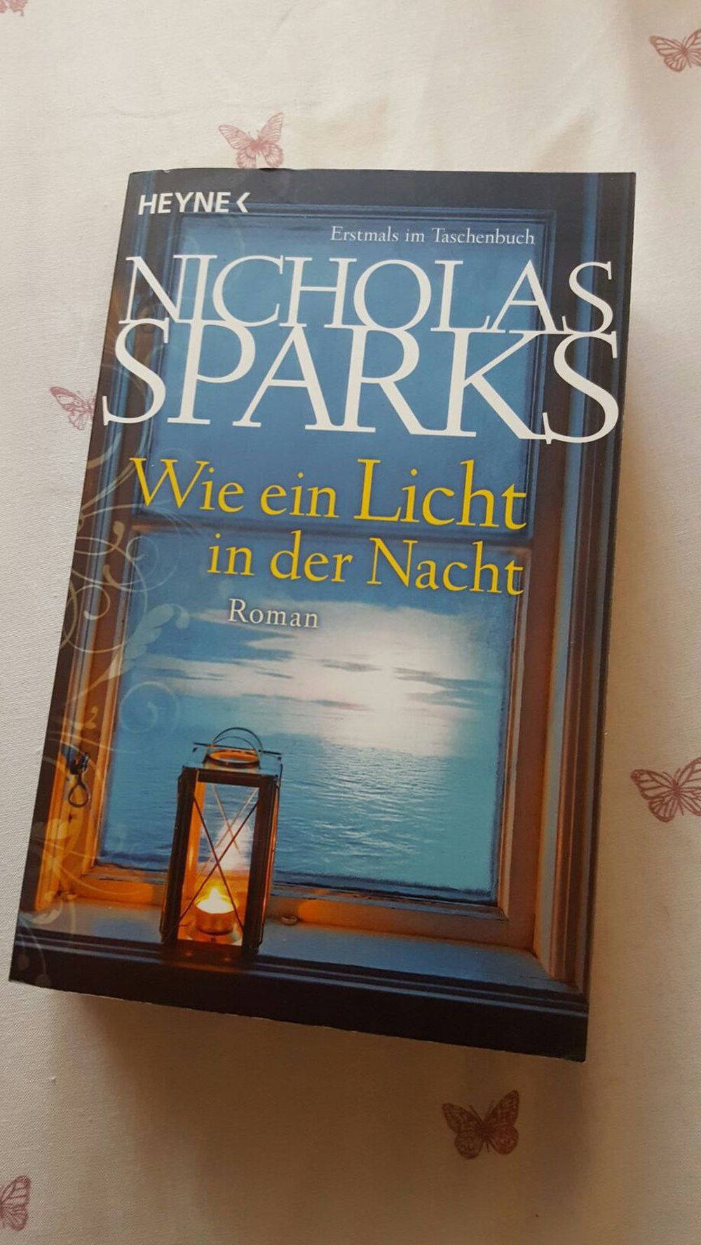 Wie Ein Licht In Der Nacht
 Nicholas Sparks Wie ein Licht in der Nacht NEU
