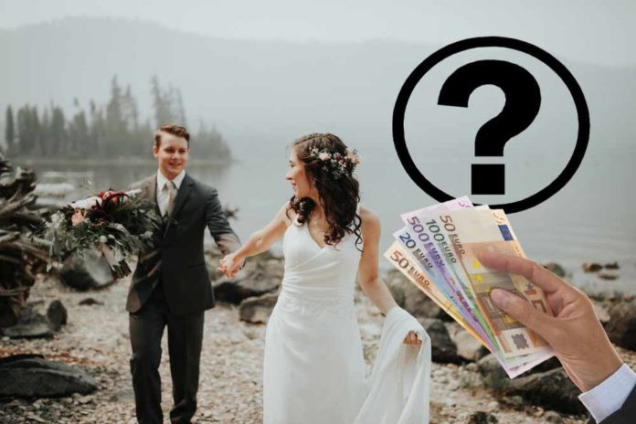 Wie Gratuliert Man Zur Hochzeit
 Brautgeld 💵 Wie viel Geld schenkt man zur Hochzeit