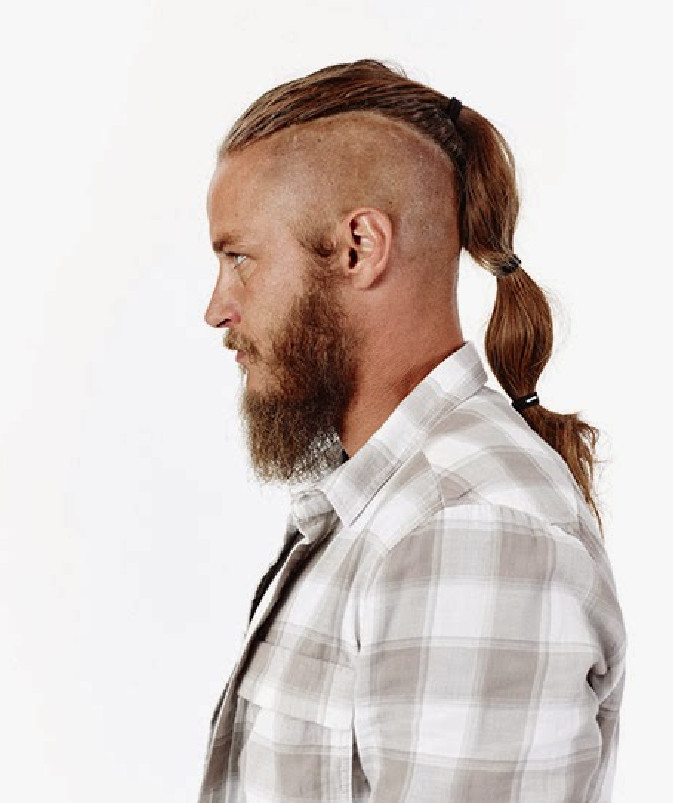 Wikinger Haarschnitt
 Travis Fimmel looks soooooo much better with the beard and