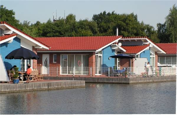 Wohnung Weener
 Südl Ostfriesland Ferienhaus wohnung Terrasse am Wasser