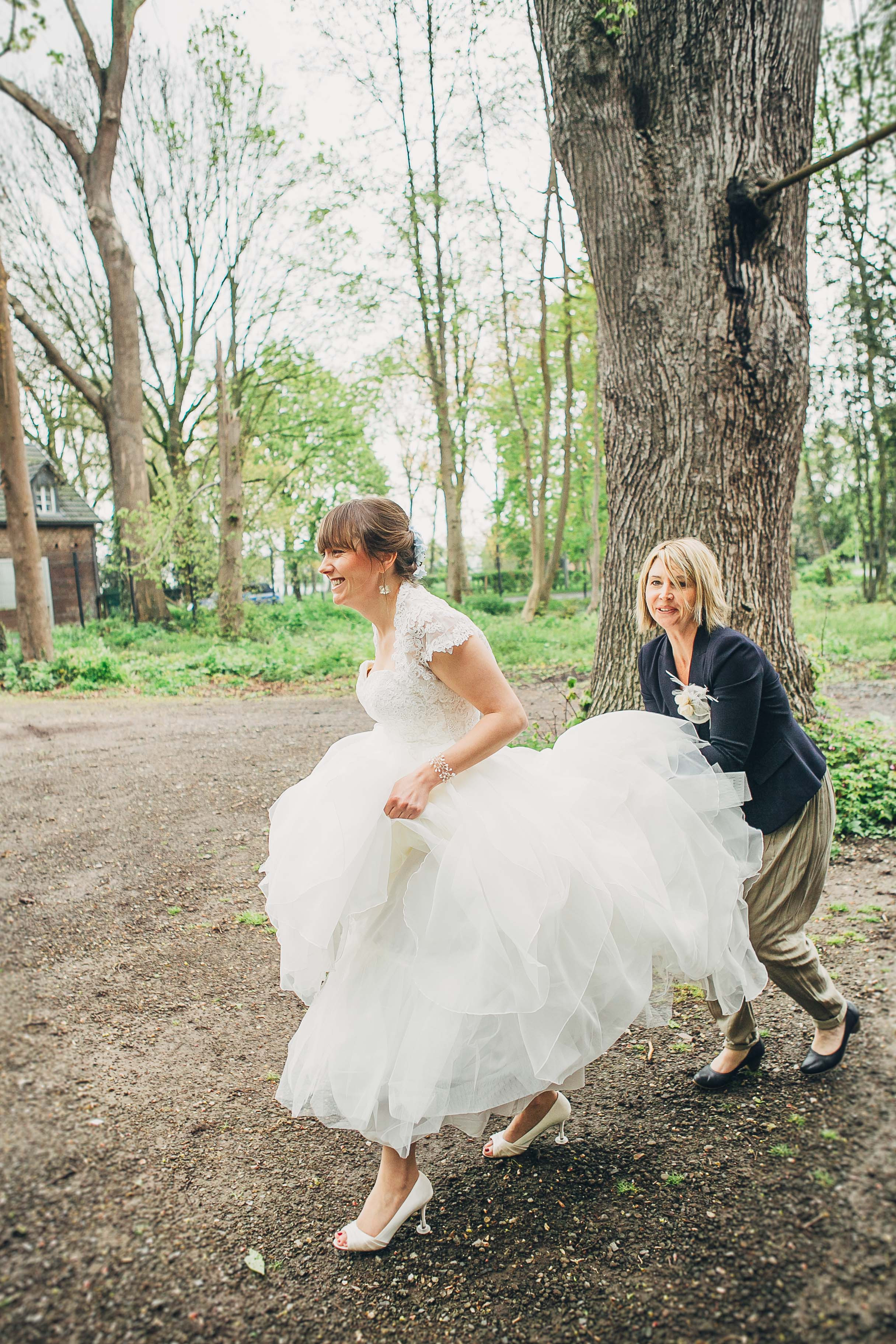 Zeremonienmeister Hochzeit
 Zeremonienmeister Er ist dezent präsent bei der Hochzeit