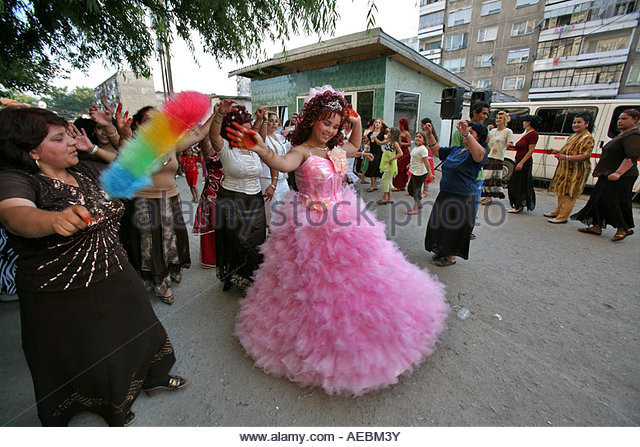 Zigeuner Hochzeit
 Bulgaria Gypsies Dancing Stockfotos & Bulgaria Gypsies