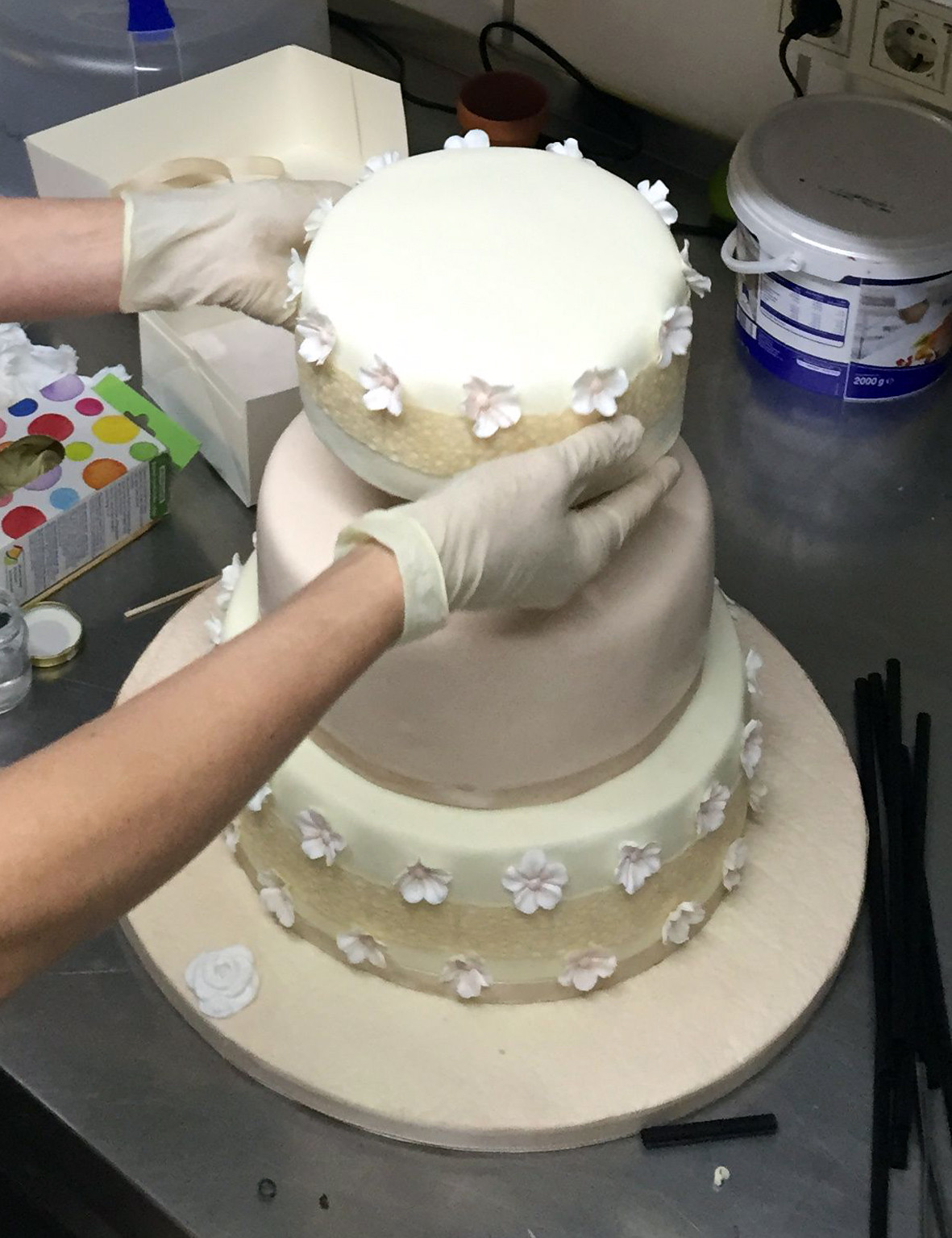 3 Stöckige Hochzeitstorte Selber Machen
 Meine erste 3 stöckige Torte ist eine Hochzeitstorte