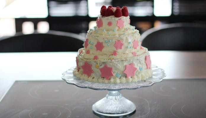 3 Stöckige Hochzeitstorte Selber Machen
 3 stöckige Torte mit Buttercreme selber machen für