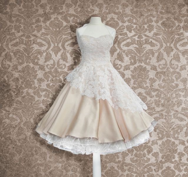 50Er Jahre Hochzeitskleid
 Brautkleid 50er Jahre knielang Hochzeitskleid