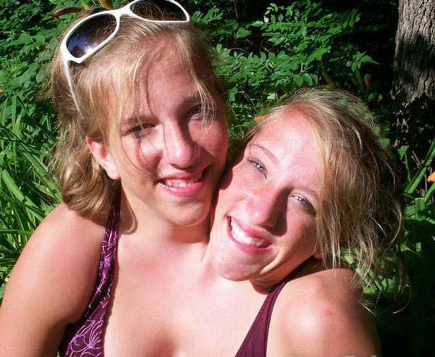 Abby Brittany Hensel Hochzeit
 Conjoined twins own reality show NY Daily News