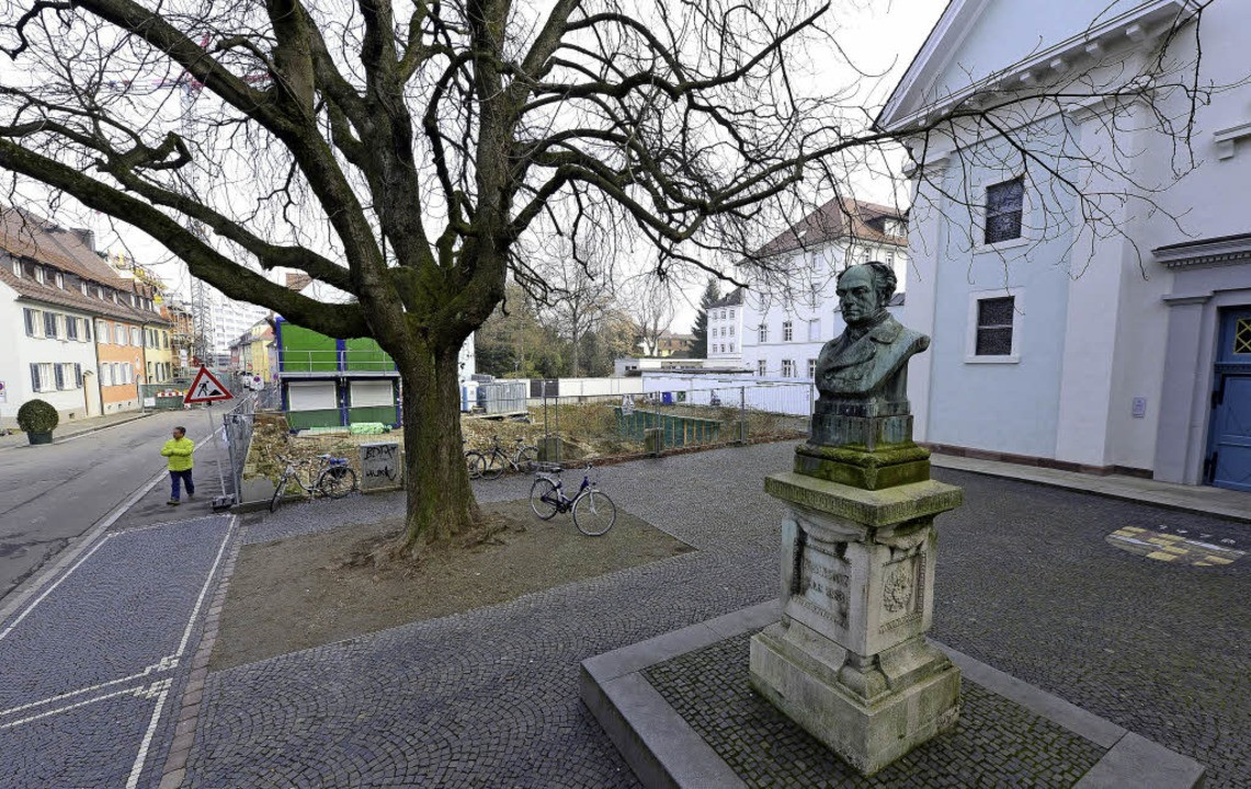 Alban Stolz Haus Freiburg
 Alter Andlau Brunnen ersetzt das Alban Stolz Denkmal vor