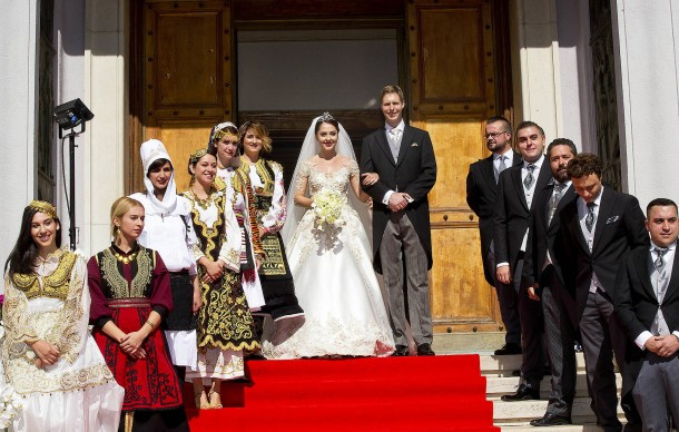 Albanische Hochzeit
 Feier in Albanien Erste royale Hochzeit seit dem Jahr 1938