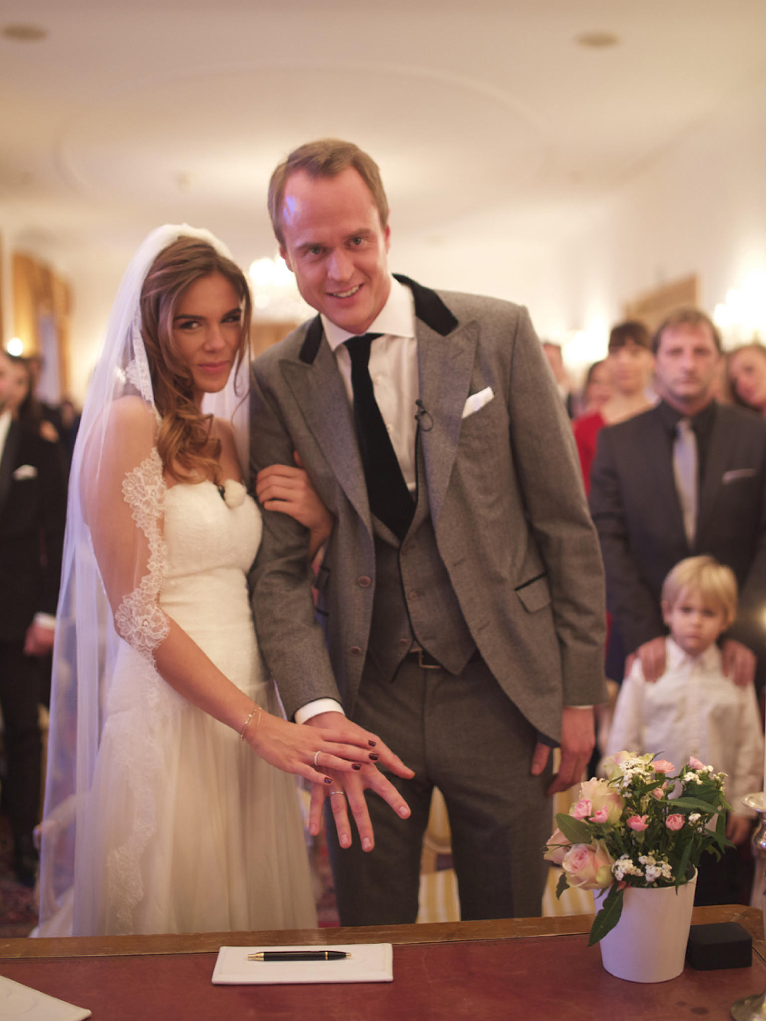 Alexander Posth Hochzeit
 TV Makler Alexander Posth hat seine Verlobte Angelina Huth