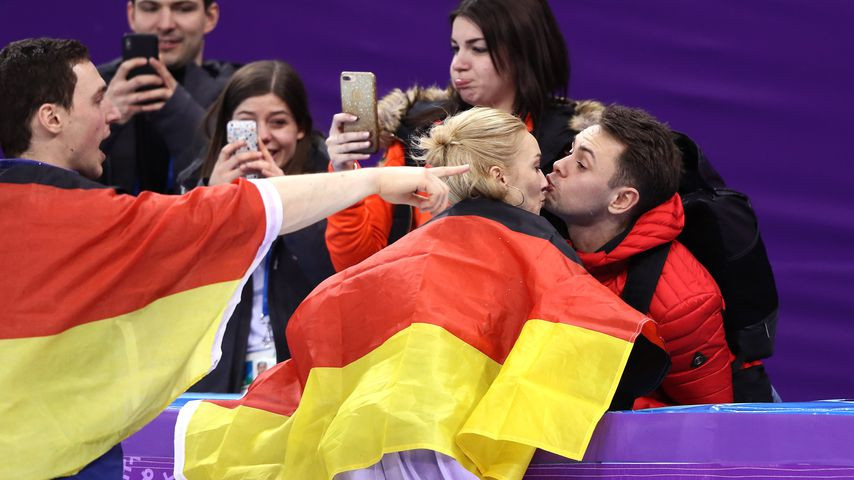 Aljona Savchenko Hochzeit
 Nach Gold Kür Hier küsst Olympia Star Aljona ihren Schatz