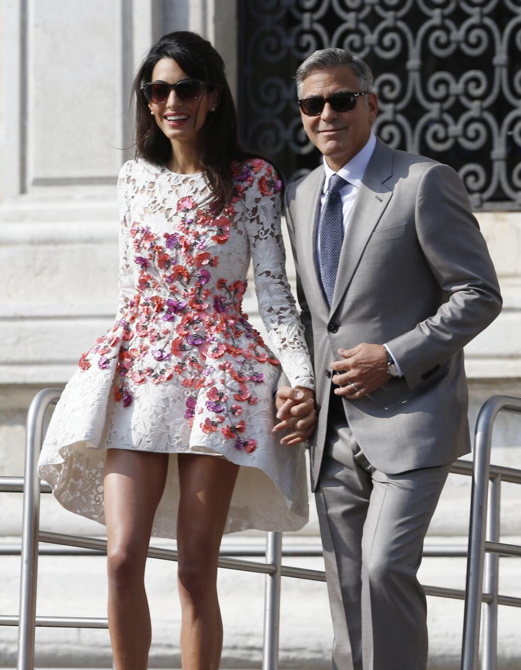 Amal Clooney Hochzeitskleid
 Amal Alamuddin radiant in floral lace dress Giambattista