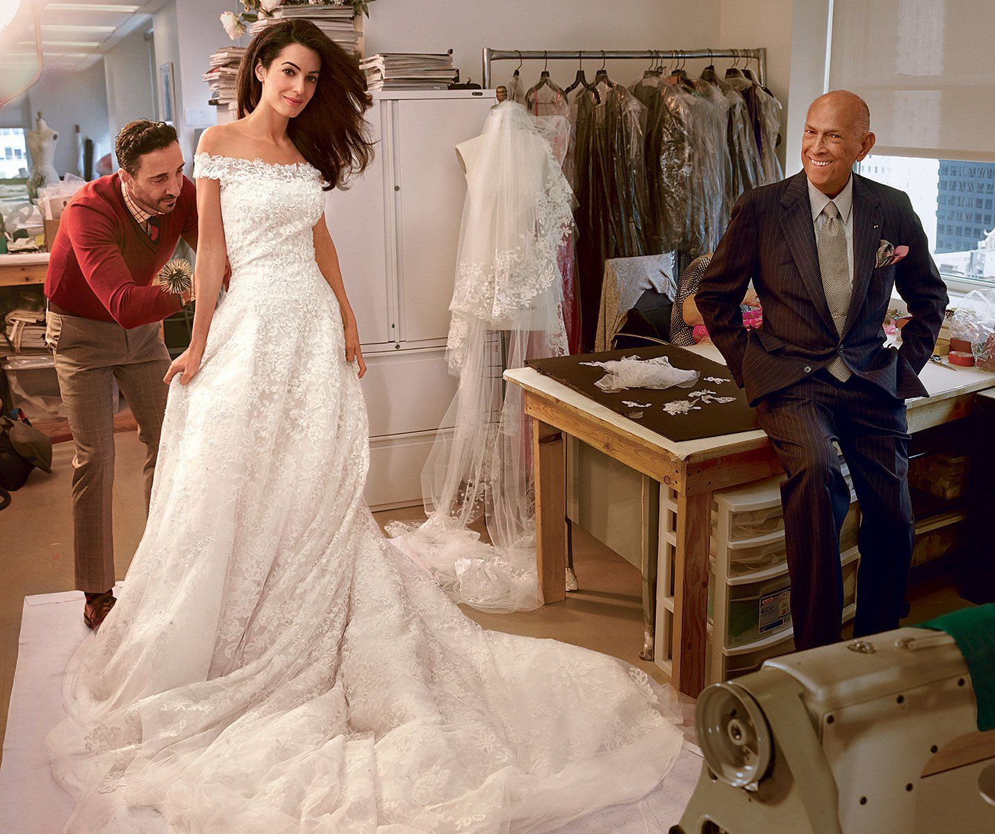 Amal Clooney Hochzeitskleid
 Amal Alamuddin s Wedding Dress Behind the Scenes at Her