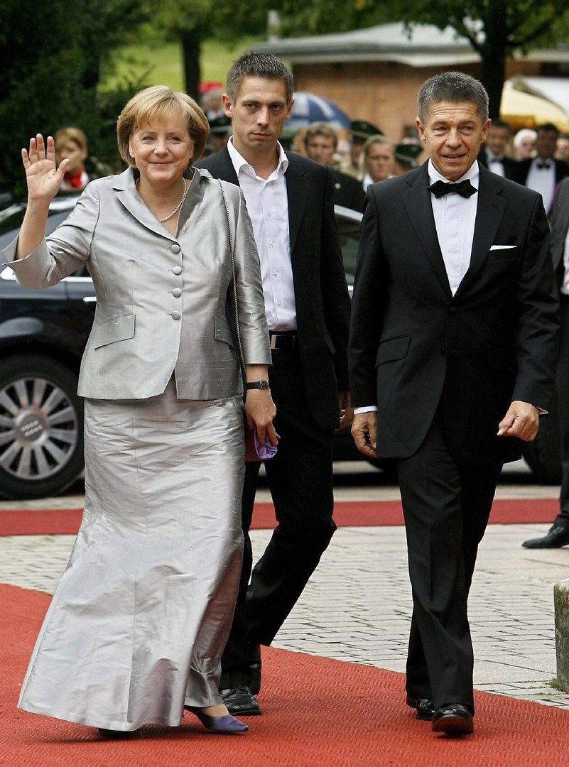 Angela Merkel Hochzeit
 Recycelt sie für Queen Angela Merkel trägt ihre