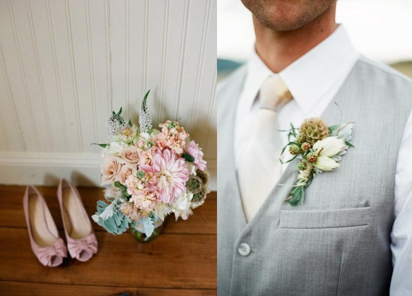 Ansteckblume Hochzeit
 Brautstrauß und Kleidung Deko passende Ansteckblume