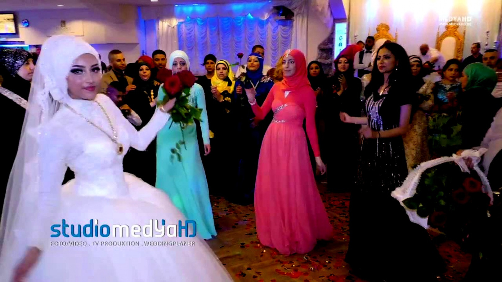 Arabische Hochzeit
 Schön Von Bob Hinten Stufig Kurz Und Länge Bischen über