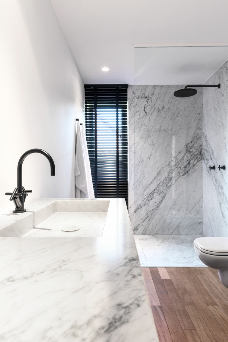 Armaturen Badezimmer
 Schwarze Badezimmer Armaturen wirken modern luxuriös und