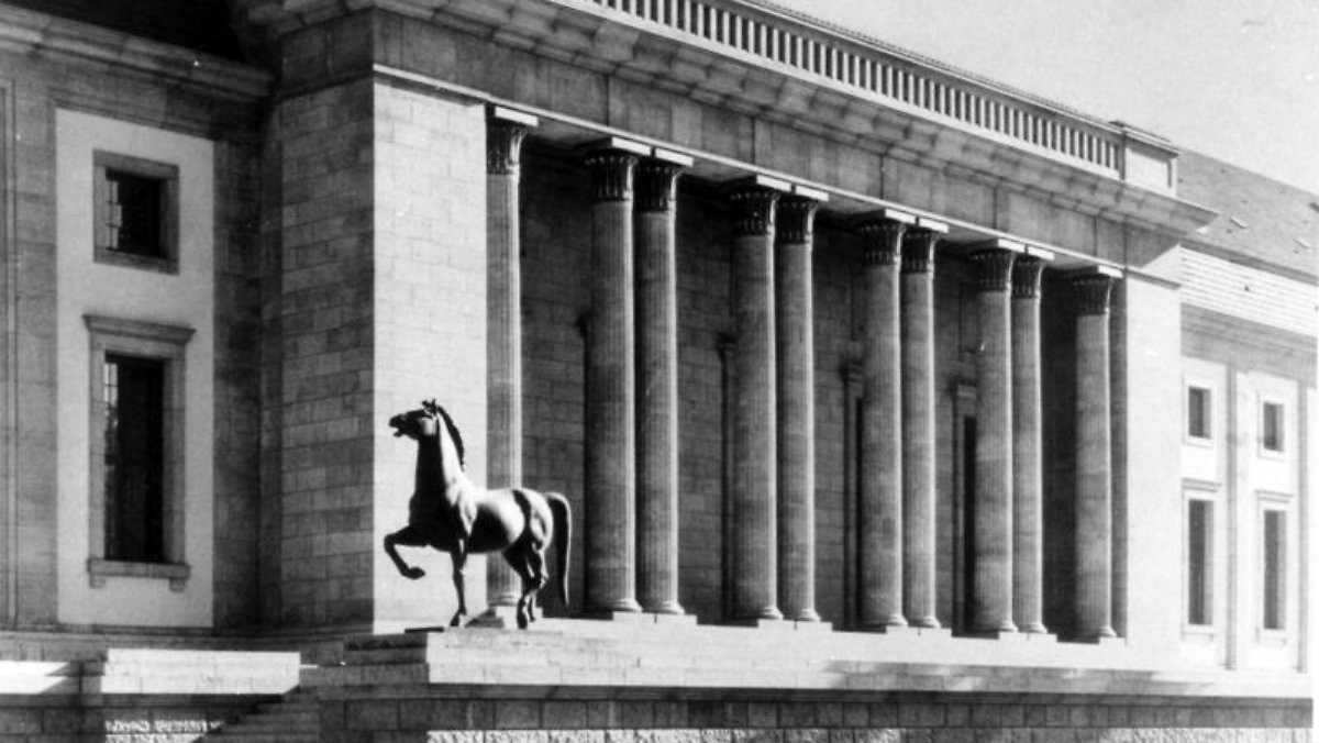 Arno Dübel Verschwunden
 Seit 1989 verschwunden Hitlers Pferde tauchen wieder auf