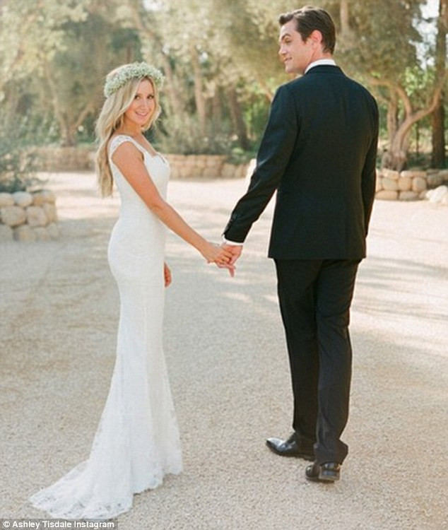 Ashley Tisdale Hochzeit
 Ashley Tisdale celebrates recent marriage by sharing