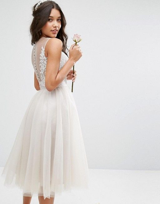 Asos Kleider Hochzeit
 Chi Chi London – Besticktes Midikleid aus Tüll mit Knöpfen