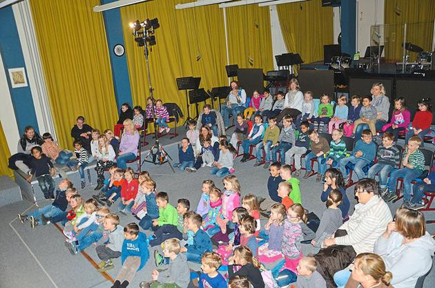 Aufführung Hochzeit
 Theater für Kinder „Hochzeit unter Strom“