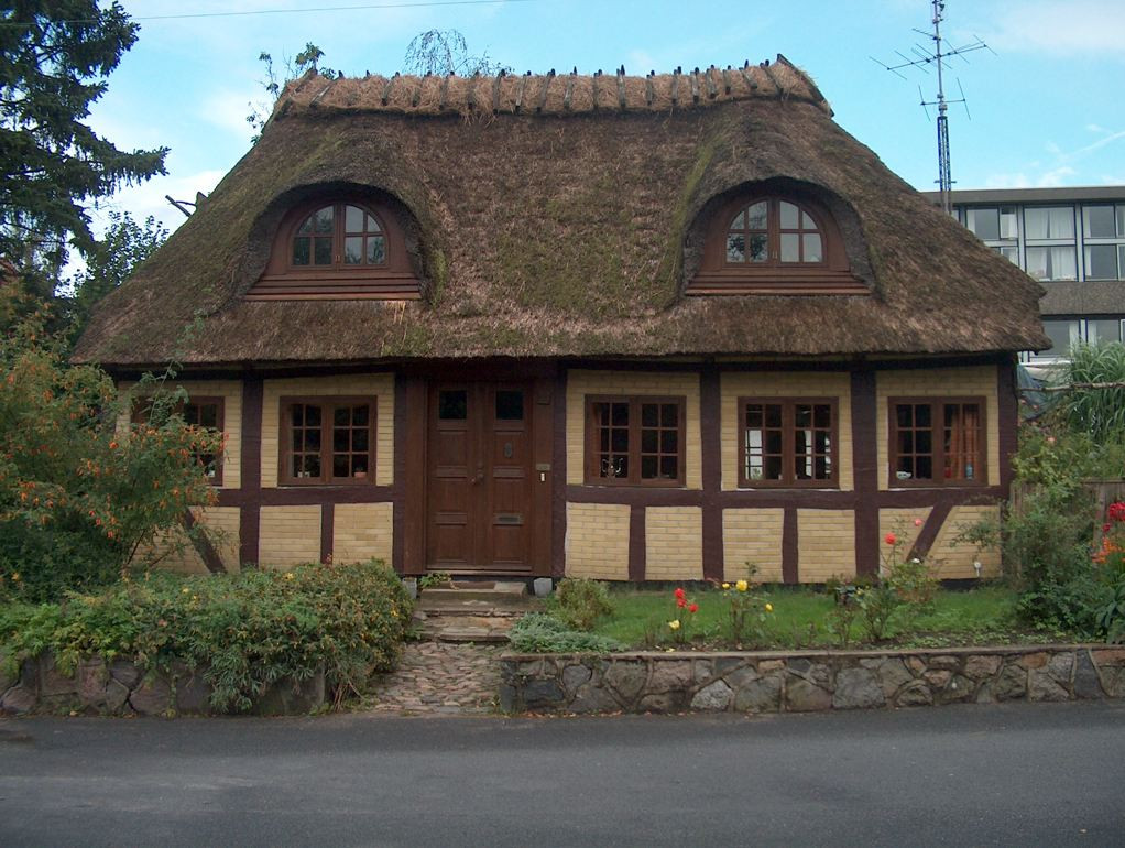 Aufs Haus
 File Haus auf fuenen Wikimedia mons