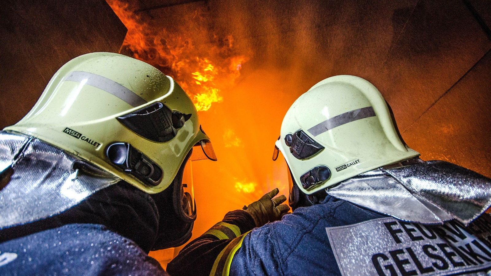 Ausmalbilder Feuer Und Flamme
 Feuer & Flamme – Mit Feuerwehrmännern im Einsatz 1 9