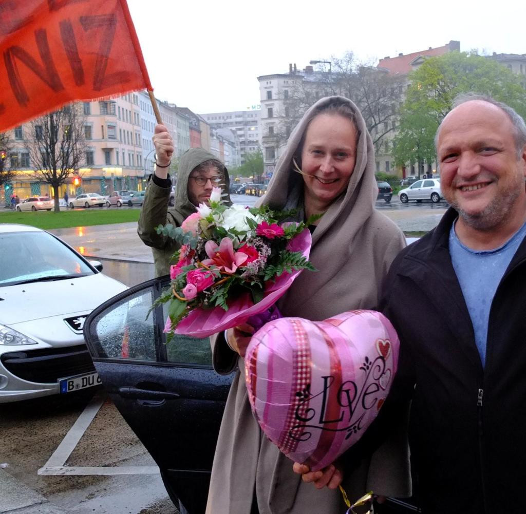 Autokorso Hochzeit
 Deniz Yücel Freunde feiern Hochzeit mit Autokorso durch