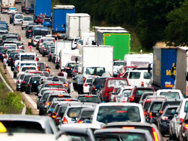 Autokorso Hochzeit
 Hochzeitsgesellschaft blockiert Autobahn und tanzt auf der