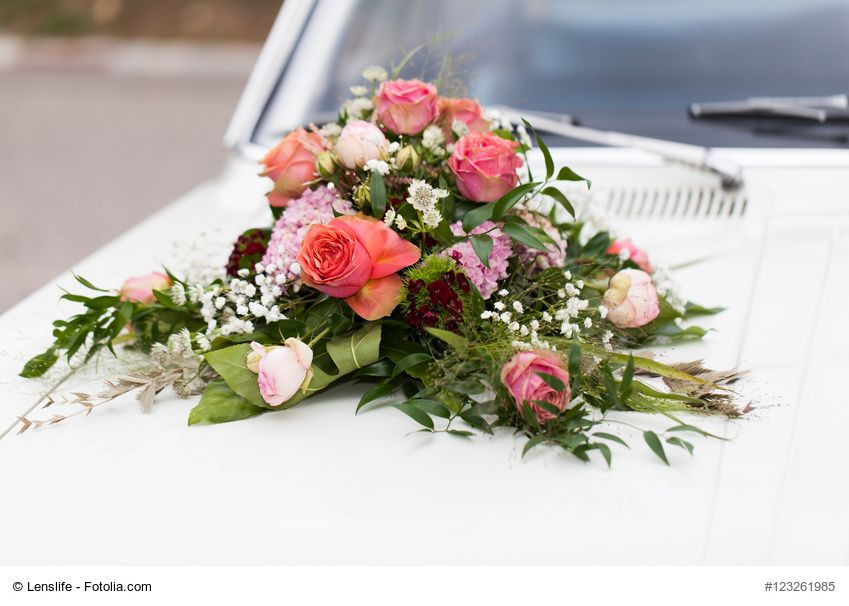 Autoschmuck Hochzeit Blumen
 Autoschmuck mit Steckschaum für Hochzeit selber machen