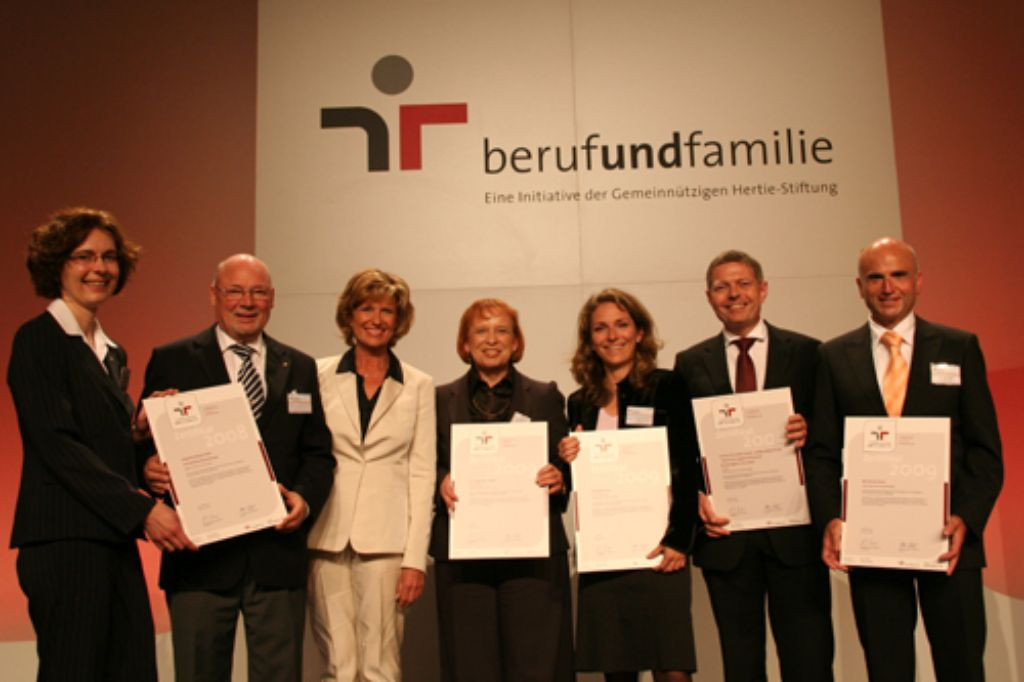 Ba Service Haus
 Dagmar Wöhrl 3 v mit den Preisträgern Ruth Haring