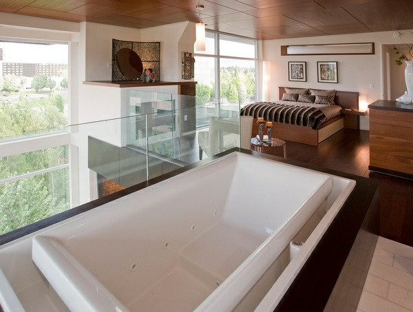 Badewanne Im Schlafzimmer
 Romantisches Design mit einer Badewanne im Schlafzimmer